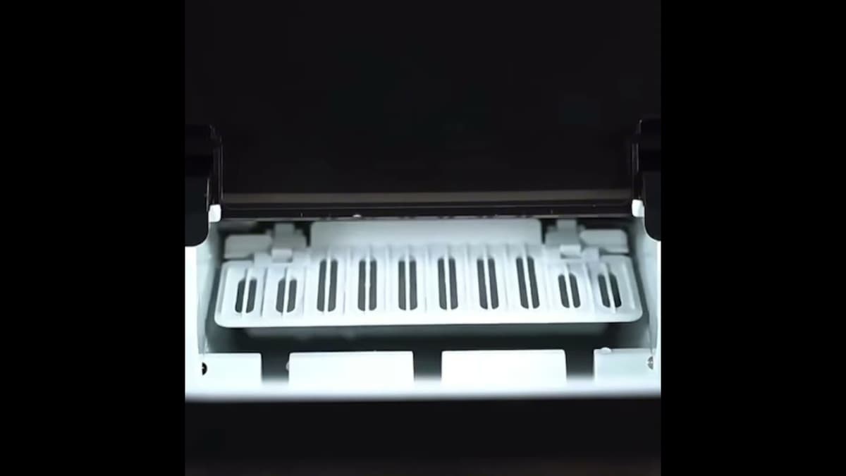 Watch Monso Ice Maker in action